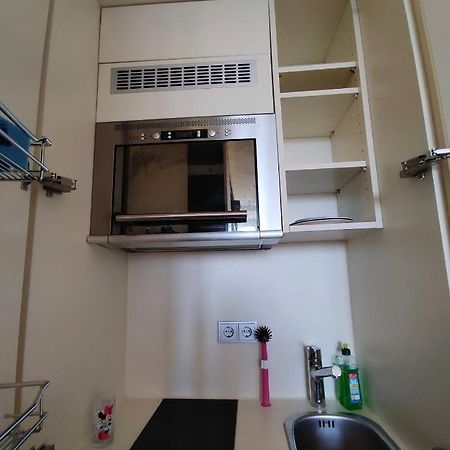 Sharing Studio Apartment With Me Munchen Bagian luar foto