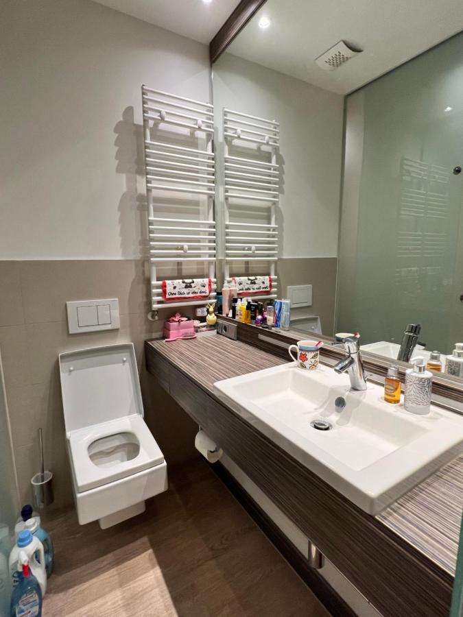 Sharing Studio Apartment With Me Munchen Bagian luar foto